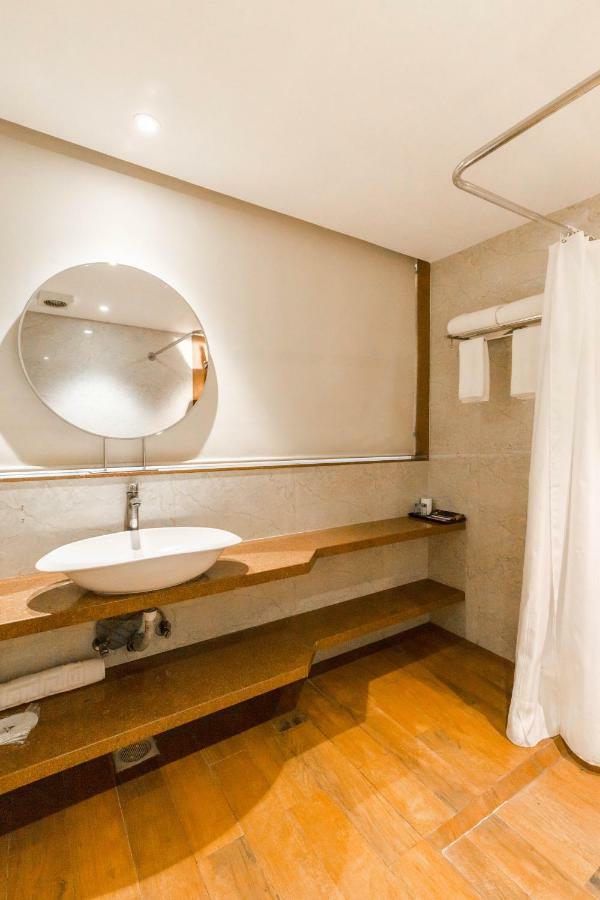 Hotel Sadbhav Villa 수라트 외부 사진